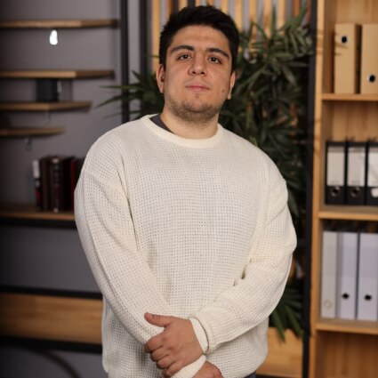 Антон Сахи