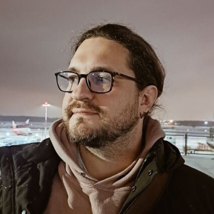 Артём Опрев