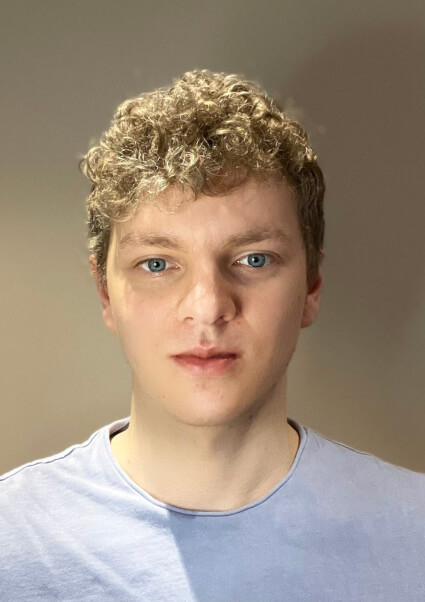 Денис Лознов
